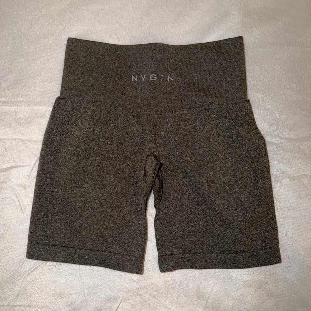 NVGTN Women's Seamless High-Waist Charcoal Gray Bike Shorts